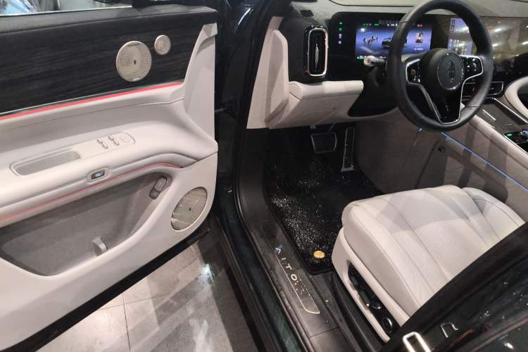 Used Hima AITO M9 2025 Extended-Range Ultra Version 52 kWh 6-Seater