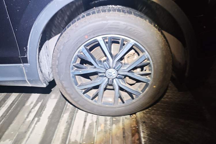 Used Volkswagen Tiguan L 2018 Facelift 330TSI Automatic Two-Wheel Drive Luxury Edition Right Front Wheel Hub