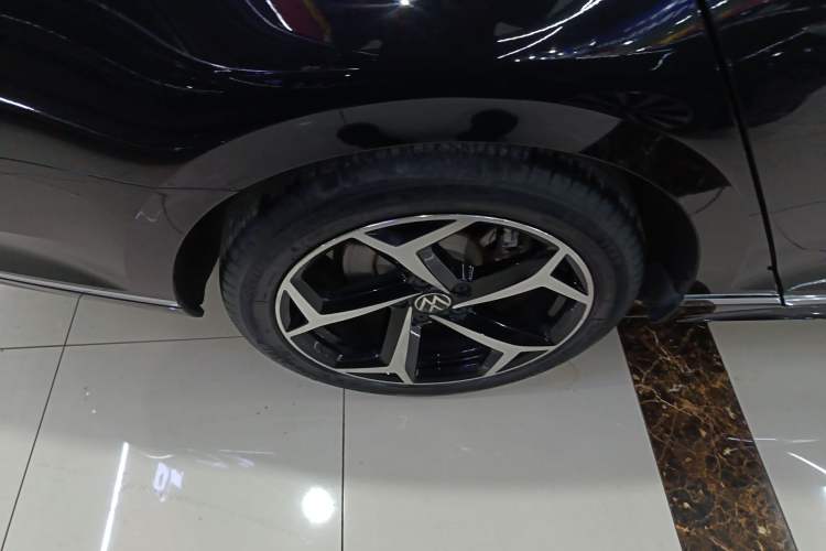 Used Volkswagen Magotan 2023 2 Million Units Limited Edition 330TSI DSG Leading Version Right Rear Wheel Hub