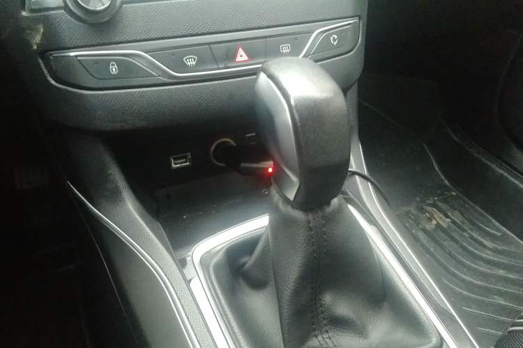 Used Peugeot 408 2014 1.8L Automatic Luxury Edition Gear Lever
