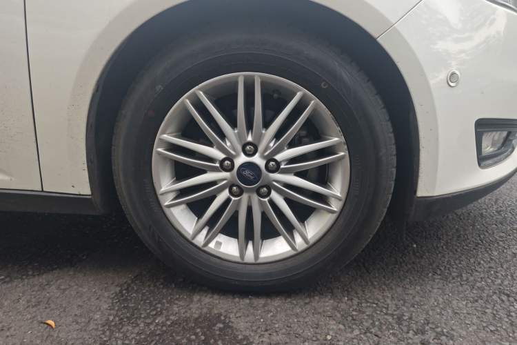 Used Ford Focus 2015 Sedan EcoBoost 180 Automatic Flagship Model Right Front Wheel Hub