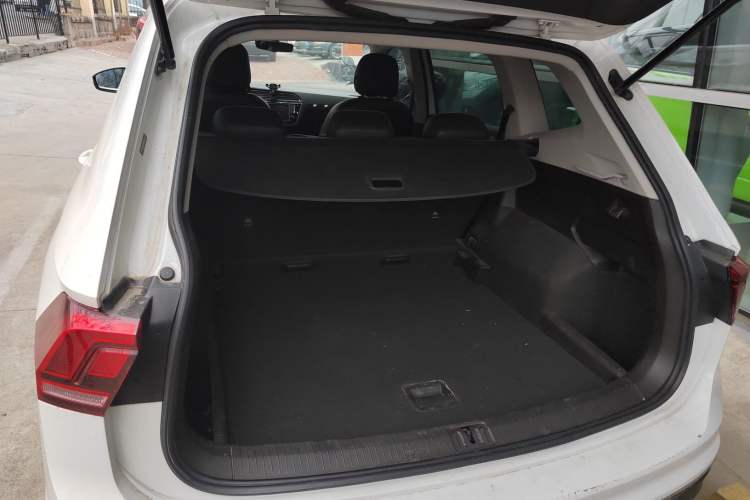 Used Volkswagen Tiguan L 2017 330TSI Automatic Two-Wheel Drive Luxury Edition Trunk