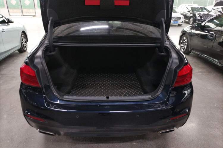 Used BMW 5 Series 2019 530Li Leading Model M Sport Package