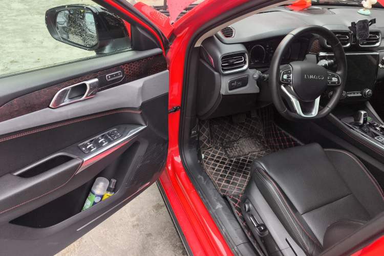 Used Lynk & Co 02 2018 1.5T DCT Two-Wheel Drive Pro Version China V Emission Standard Driver Seat