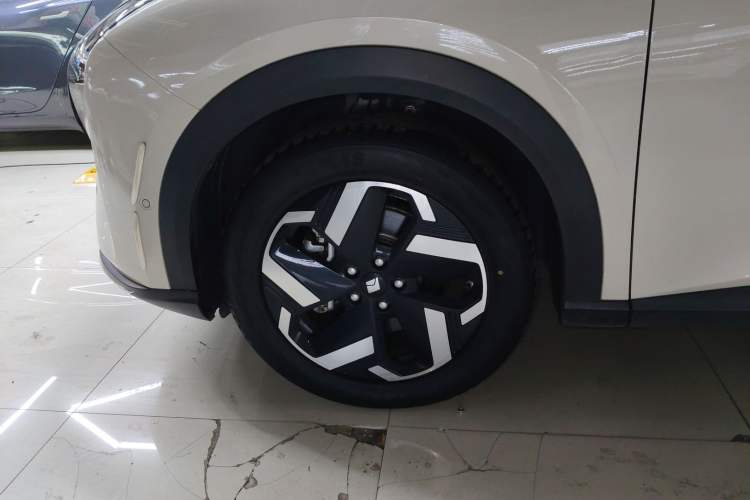 Used Baojun Yunhai 2024 600km Pure Electric Version Left Front Wheel Hub
