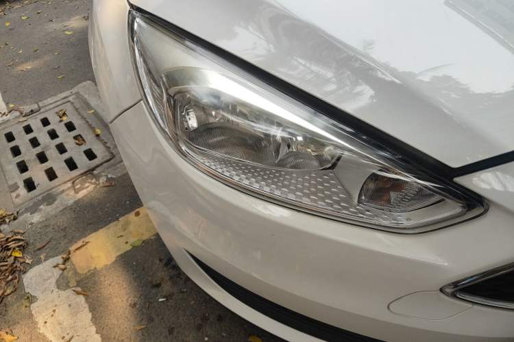 Used Ford Focus 2018 Hatchback Classic 1.6L Automatic Comfort Plus SmartDrive Edition Right Front Headlight