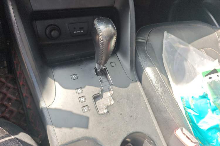 Used Hyundai ix35 2015 2.0L Automatic 2WD Smart Type China IV