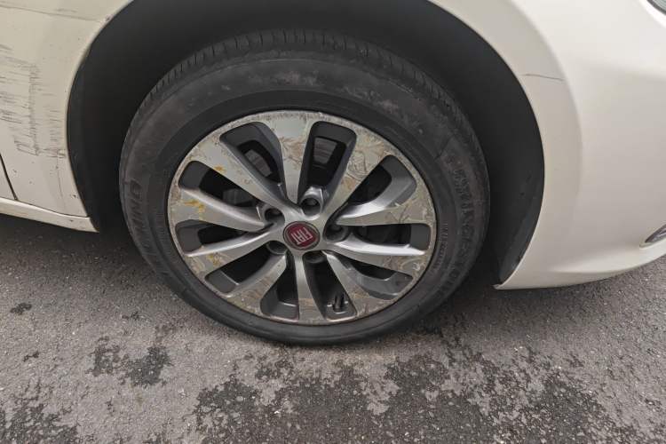 Used Fiat Viaggio 2012 1.4T Automatic Jingxiang Edition Right Front Wheel Hub