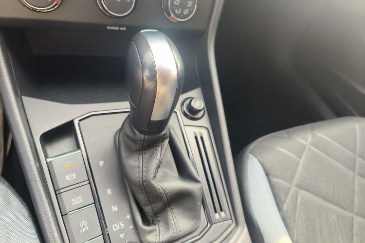 Used Volkswagen Lavida 2023 Revised 1.5L Automatic DeYi Edition Gear Lever