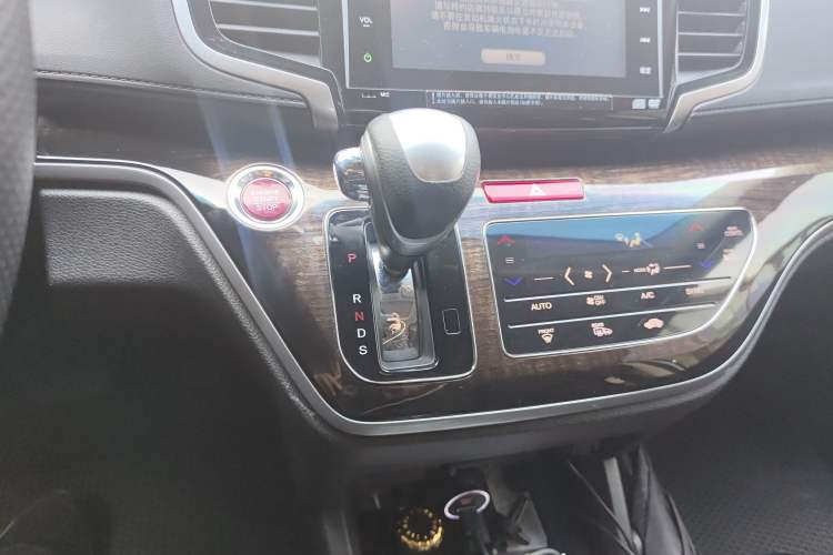 Used Honda Odyssey 2015 Revised Version 2.4L Supreme Edition