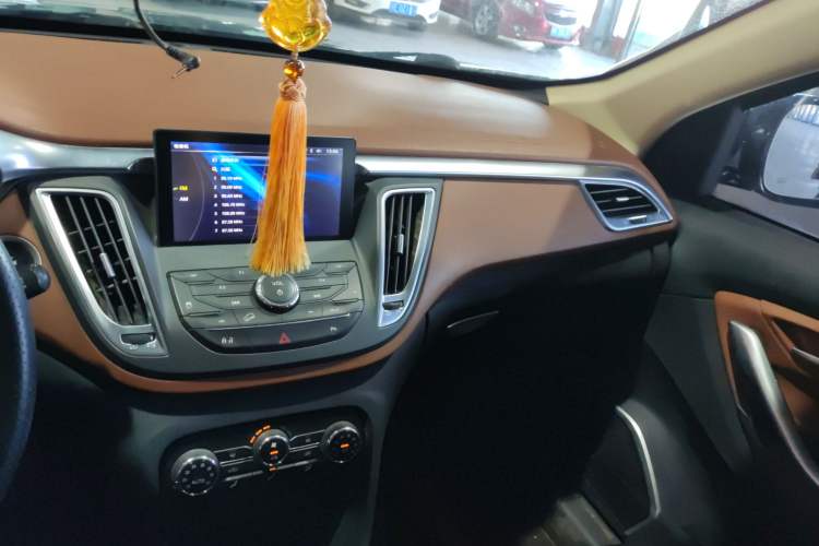 Used Soueast DX7 2016 1.5T Manual Triumph Edition
