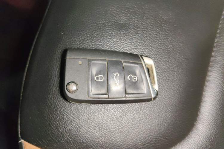 Used Volkswagen Tayron 2019 330TSI Two-Wheel-Drive Luxury Version China V Emission Standard Vehicle Key