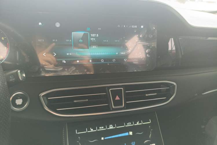 Used JETOUR X95 2020 1.6T DCT Exploration Pro Edition 7 Seats Audio And AC Panel