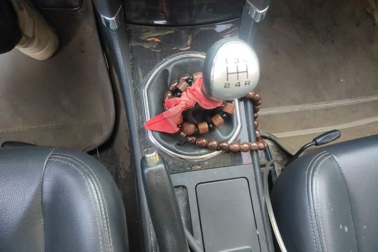 Used Zotye Z300 2012 1.5L Manual Luxury Version Gear Lever