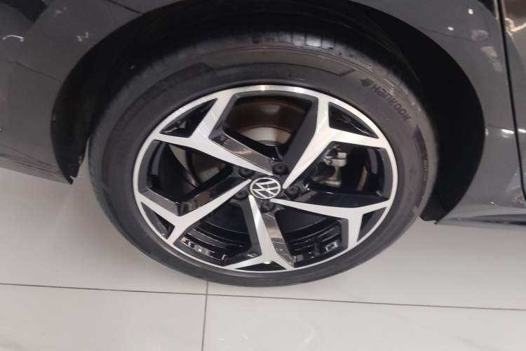 Used Volkswagen Passat 2023 Revised 330TSI Starry Elite Edition Right Rear Wheel Hub