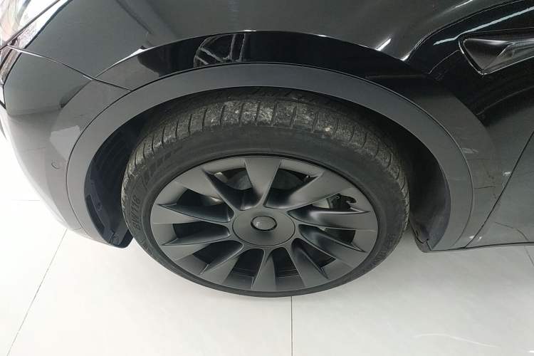 Used Tesla Model Y 2021 Long-Range All-Wheel-Drive Version 3D7
