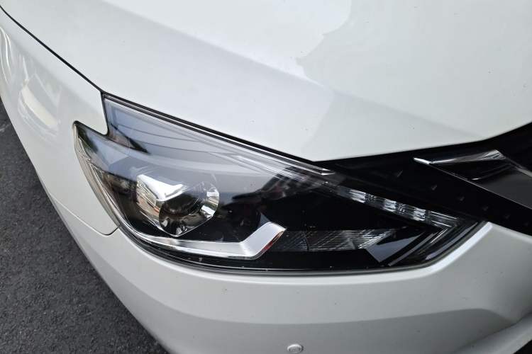 Used Nissan Sylphy 2018 1.6XV CVT Deluxe Edition Right Front Headlight