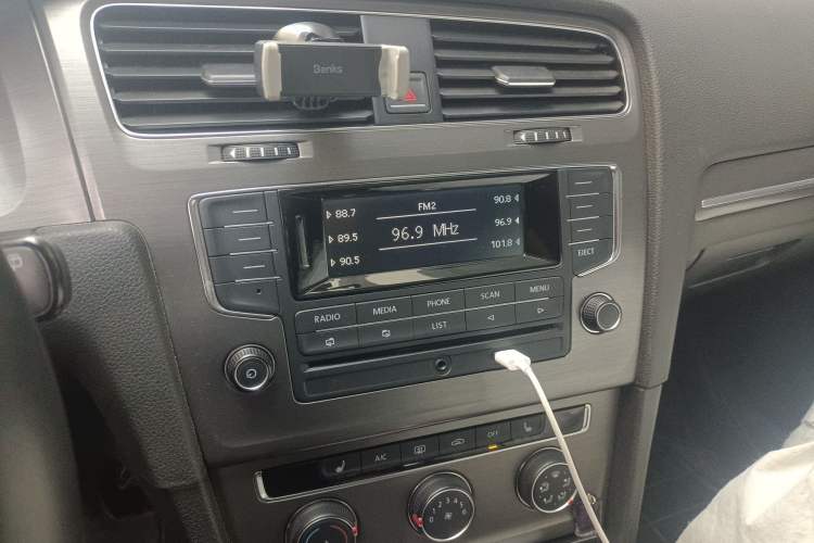 Used Volkswagen Golf 2015 1.4TSI Automatic Luxury Model
