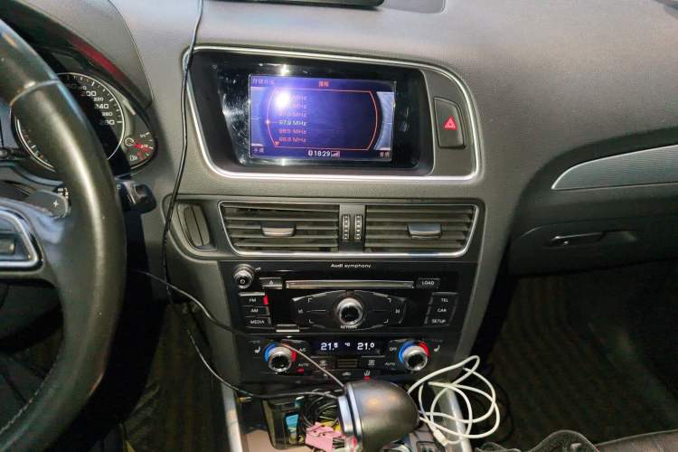 Used Audi Q5 2017 40 TFSI Technology Edition Audio And AC Panel