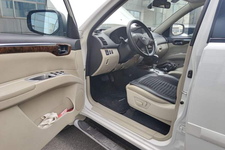 Used Mitsubishi Pajero Sport 2013 3.0L Automatic 4x4 Flagship Edition Driver Seat