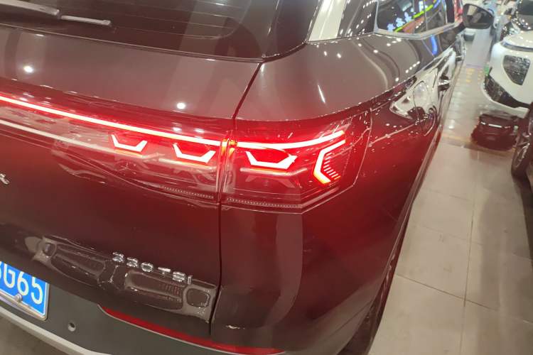 Used Volkswagen Tavendor 2023 330TSI Luxury Touring Edition Right Rear Taillight