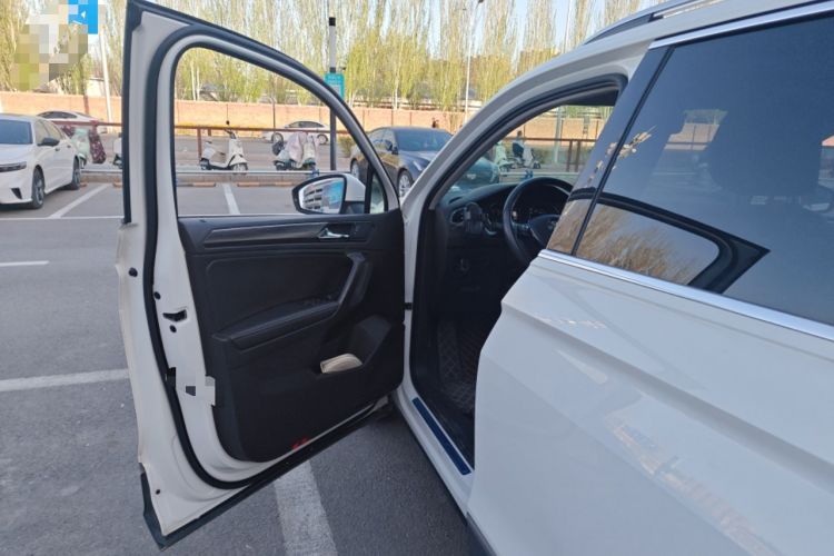 Used Volkswagen Tiguan L 2017 330TSI Automatic Two-Wheel Drive Luxury Edition Driver Seat