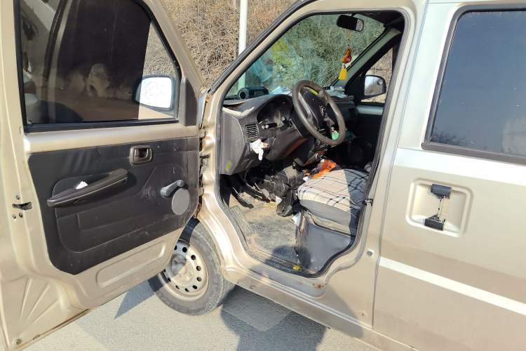 Used Wuling Rongguang 2011 1.2L Base Version
