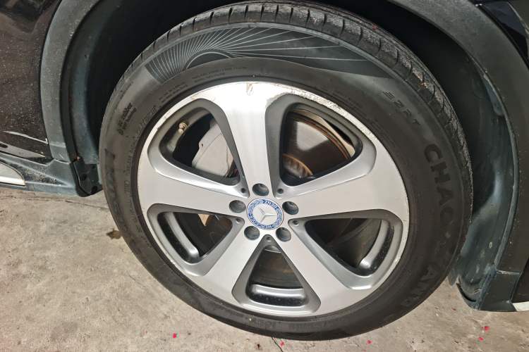 Used Mercedes-Benz GLC 2017 GLC 260 4MATIC Luxury Model Right Front Wheel Hub