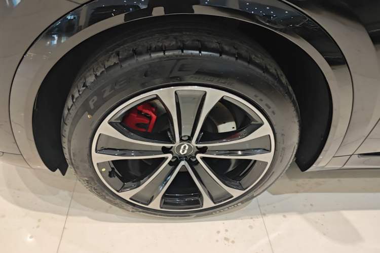 Used Hima AITO M8 2025 Extended-Range Ultra Version 53.4 kWh 6-Seater Edition
