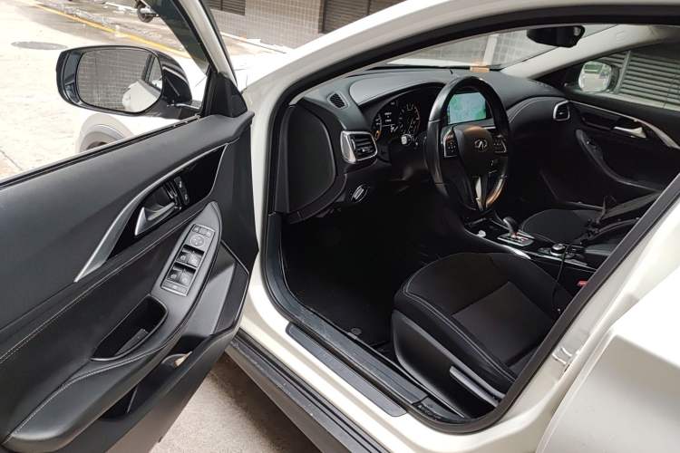 Used Infiniti QX30 2017 2.0T Four-Wheel Drive Fashion Edition Driver Seat