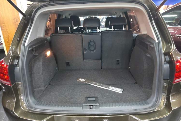 Used Volkswagen Tiguan L 2016 300TSI Automatic Two-Wheel Drive Trend Edition