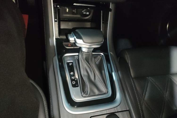 Used CHANGAN Ruicheng CC 2022 Blue Whale Edition 1.5T DCT Luxury Model Gear Lever