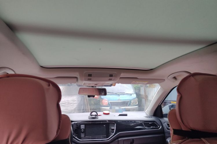 Used Volkswagen T-ROC 2019 280TSI DSG Two-Wheel Drive Comfort Version China VI Standard
