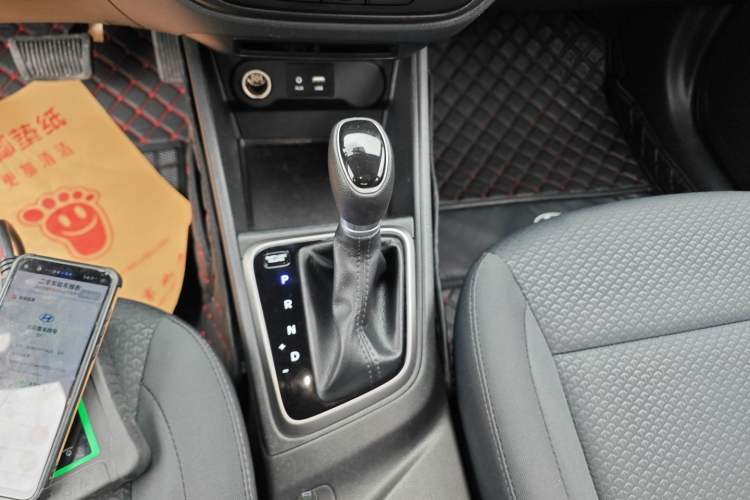 Used Hyundai Verna (new generation) 2016 1.4L Automatic Cool Edition GLS Gear Lever