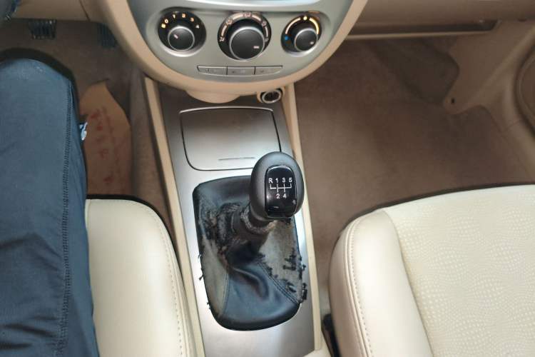 Used Buick Excelle 2013 1.5L Manual Classic Model Gear Lever