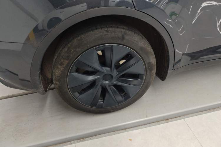 Used Tesla Model Y 2024 Rear-Wheel-Drive Version Right Rear Wheel Hub