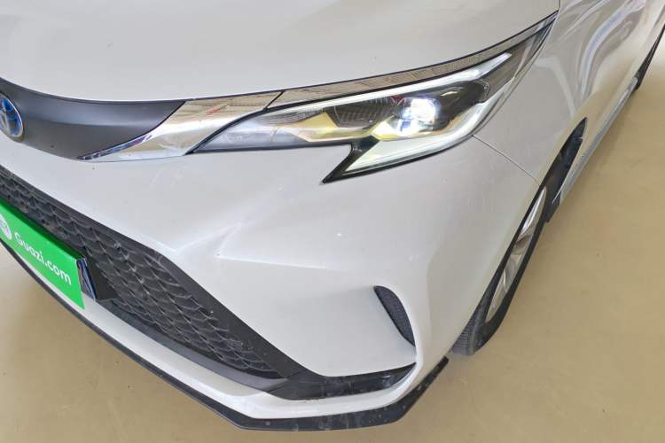 Used Toyota Granvia 2023 2.5L Hybrid Comfort Edition
