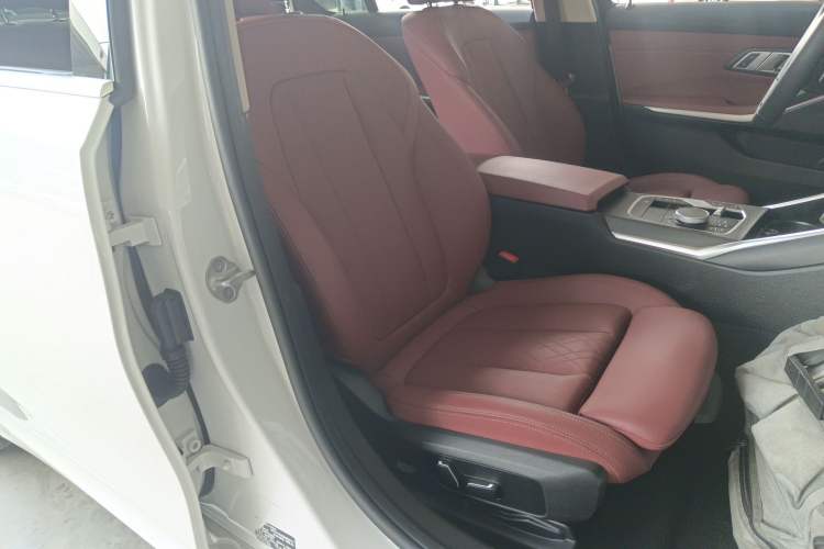 Used BMW 3 Series 2025 325Li M Sport Package Right Front Seat