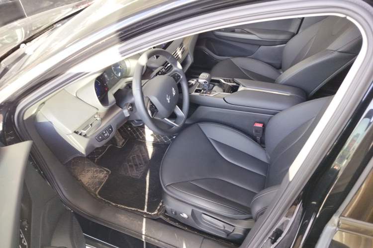 Used Hongqi E-QM5 2023 Revised Version Basic Travel Edition
