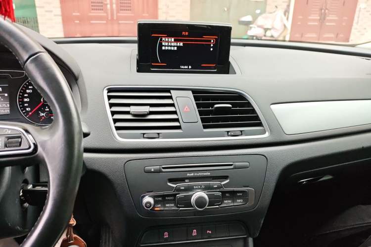 Used Audi Q3 2018 30th Anniversary Edition 30 TFSI Fashion Model Audio And AC Panel