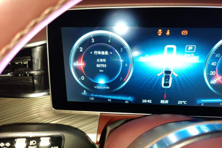 Used Hongqi H9 2020 2.0T Smart Connect Flagship Edition Odometer Close Up