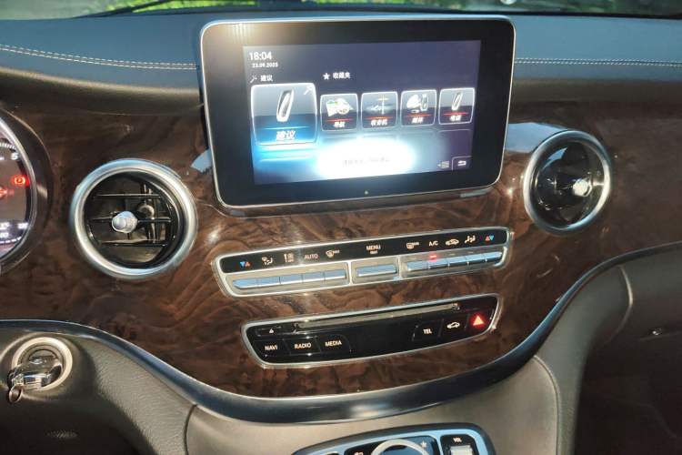 Used Mercedes-Benz V-Class 2017 V 260 Prestige Edition Audio And AC Panel