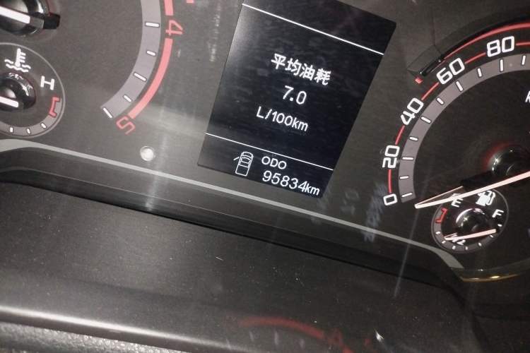 Used SAIC MAXUS T70 2021 2.0T Facelift Diesel Manual Two-Wheel Drive Entry-Level Version with Long Bed and High Ground Clearance
