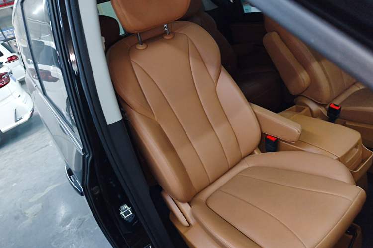 Used SAIC MAXUS G10 2025 MAX 2.0T Automatic Luxury Edition Gasoline 7-Seater
