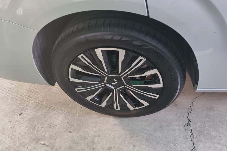 Used Wuling Wuling Starlight 730 2025 Model Pure Electric 500km Luxury Edition
