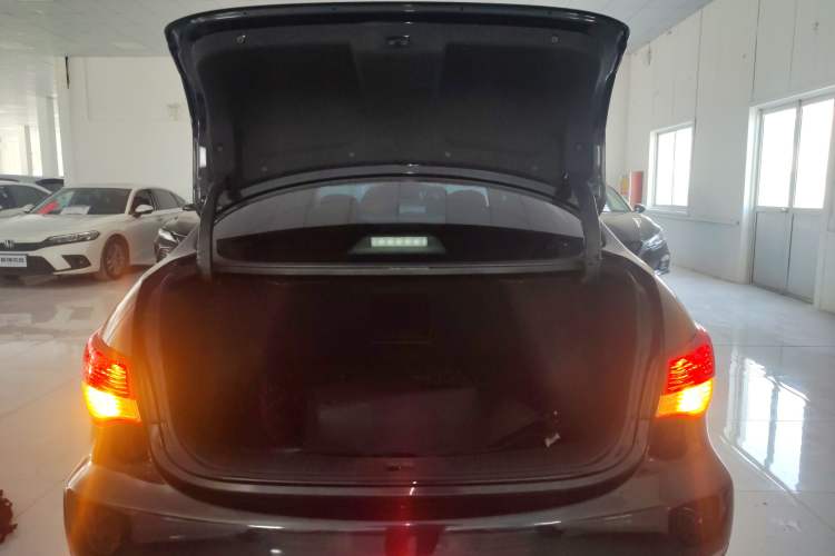 Used Nissan Sylphy 2016 Classic 1.6XE Automatic Leading Edition Trunk