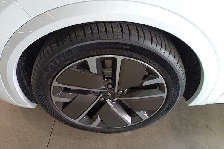 Used Li Auto L9 2025 Ultra Smart Refreshed Edition
