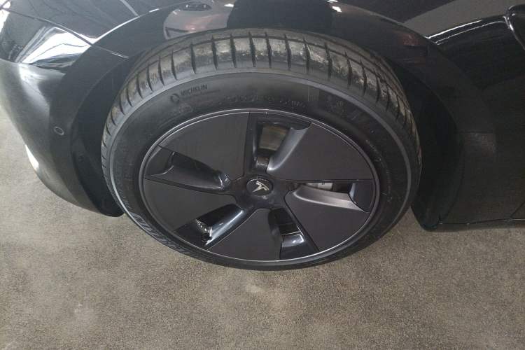 Used Tesla Model 3 2022 Rear-Wheel-Drive Version Left Front Wheel Hub