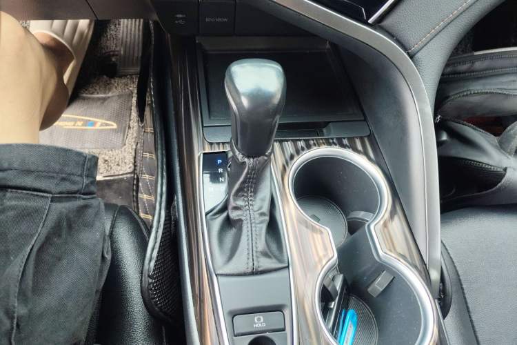 Used Toyota Camry 2019 Revised Version 2.0G Luxury Edition Gear Lever