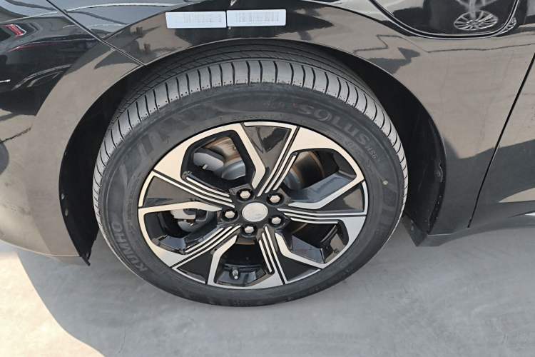 Used Hongqi E-QM5 2021 Online Booking Charging Basic Edition 5 Seats Exterior 4